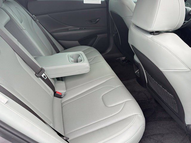 Used 2025 Hyundai Elantra Limited FWD image 10