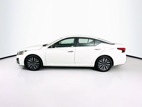 Used 2025 Nissan Altima 2.5 SV image 4