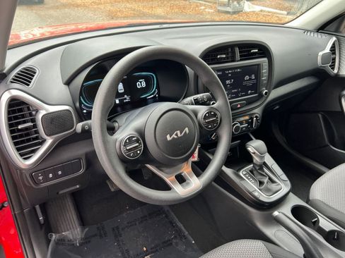 Used 2025 Kia Soul LX w/ LX Technology Package image 30