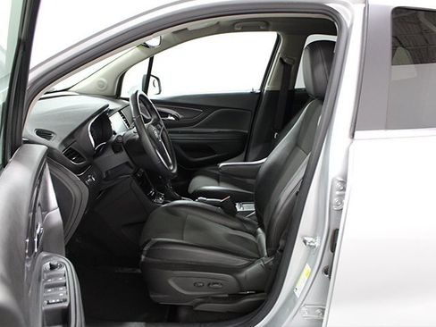 Used 2021 Buick Encore Preferred image 10