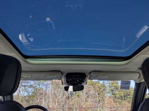 Certified 2023 Land Rover Range Rover SE image 25