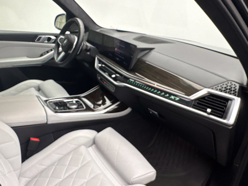 Used 2024 BMW X7 xDrive40i w/ M Sport Package AWD/4WD image 29