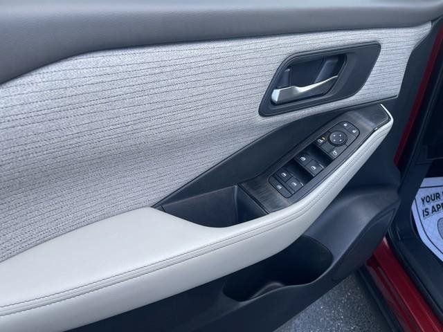 Used 2021 Nissan Rogue SV FWD image 14
