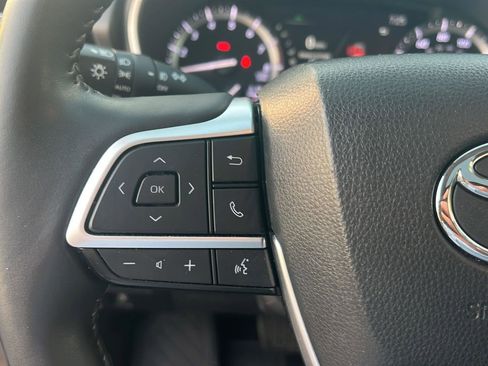 Used 2022 Toyota Highlander XLE image 22