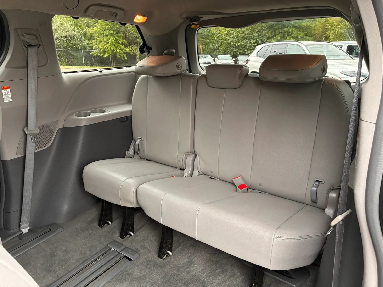 Used 2015 Toyota Sienna XLE FWD image 33