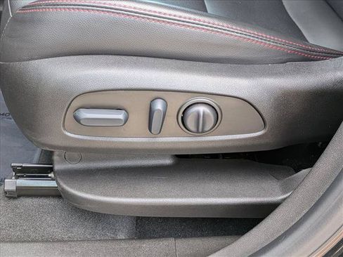 Used 2022 Chevrolet Equinox RS w/ RS Leather Package FWD image 19