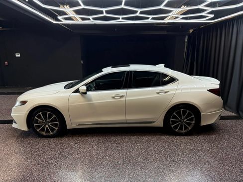 Used 2017 Acura TLX V6 SH-AWD w/ Advance Package image 4