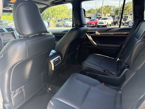 Used 2021 Lexus GX 460 Luxury w/ Sport Design Package AWD/4WD image 26