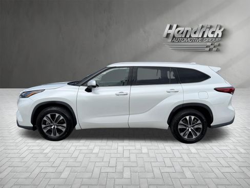 Used 2022 Toyota Highlander XLE FWD image 7