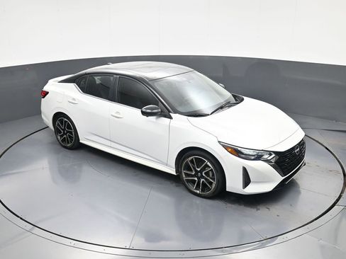 Used 2025 Nissan Sentra SR w/ SR Premium Package FWD image 24