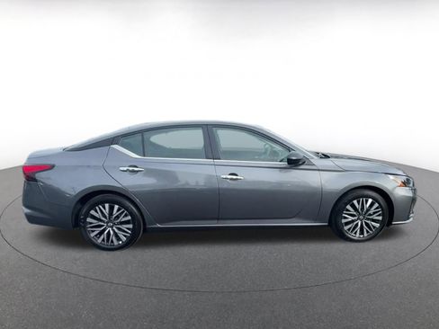 Used 2025 Nissan Altima 2.5 SV image 16