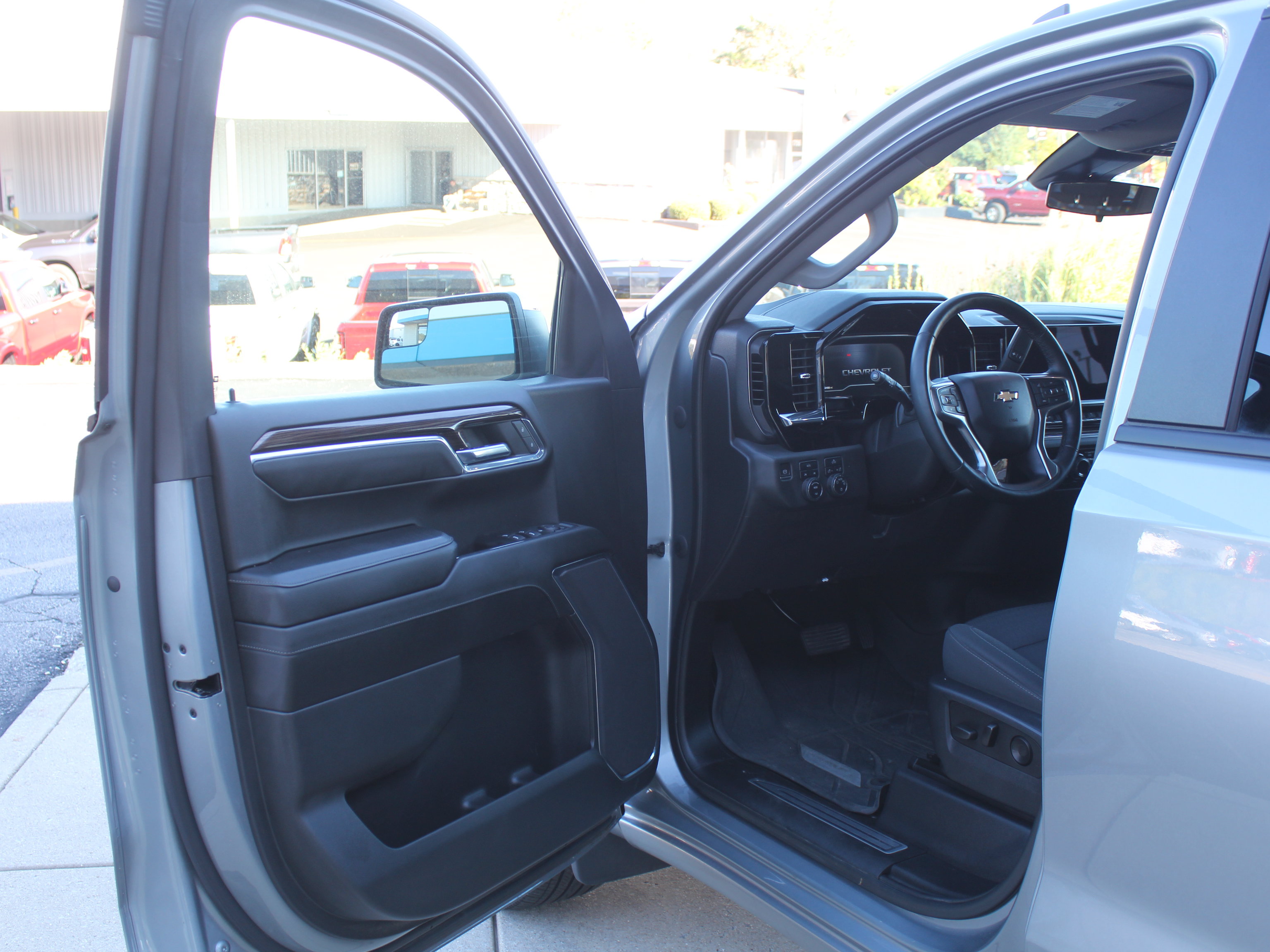 Used 2023 Chevrolet Silverado 1500 LT AWD/4WD image 12