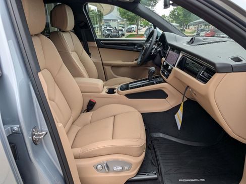 New 2026 Porsche Macan AWD/4WD image 25