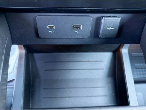 Used 2023 Land Rover Defender 110 X image 30