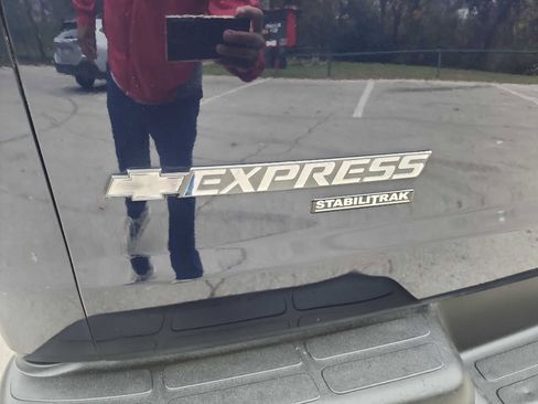 Used 2015 Chevrolet Express 2500 w/ Cold Climate Package image 7