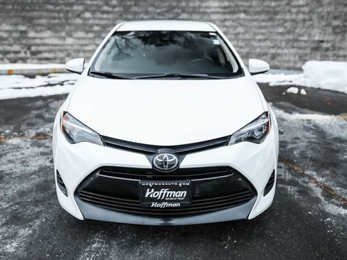 Used 2019 Toyota Corolla LE image 3