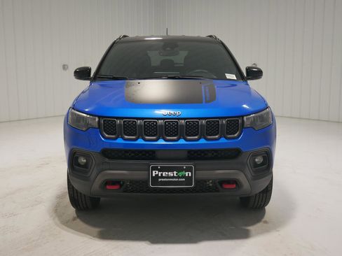 Used 2023 Jeep Compass Trailhawk image 2