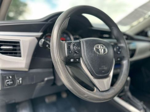 Used 2015 Toyota Corolla LE FWD image 12