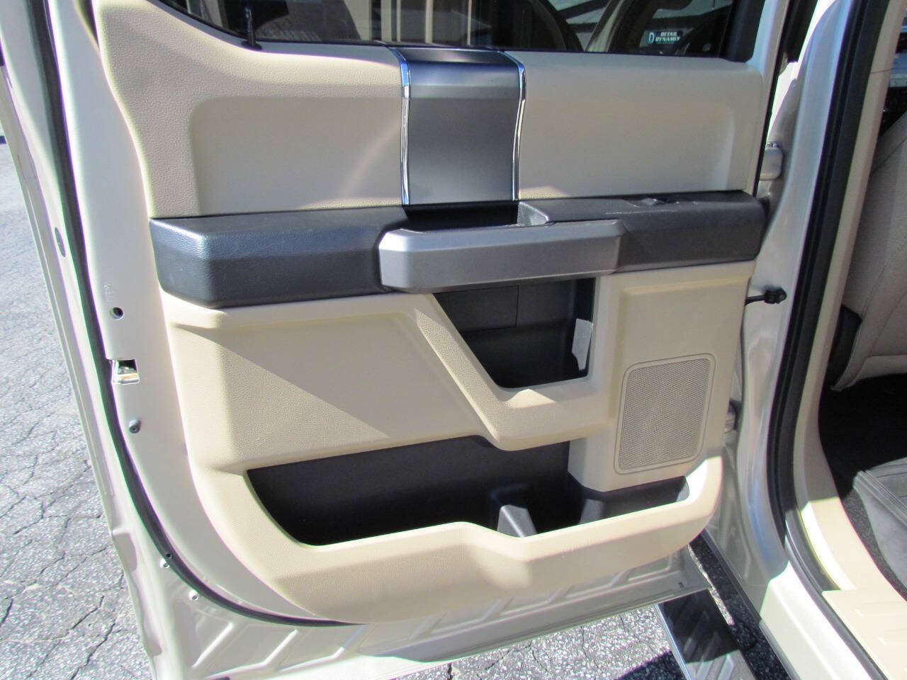 Used 2018 Ford F150 XLT w/ Equipment Group 302A Luxury AWD/4WD image 13