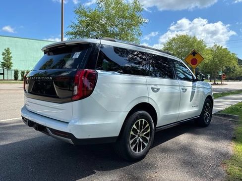 Used 2025 Ford Expedition Platinum AWD/4WD image 3