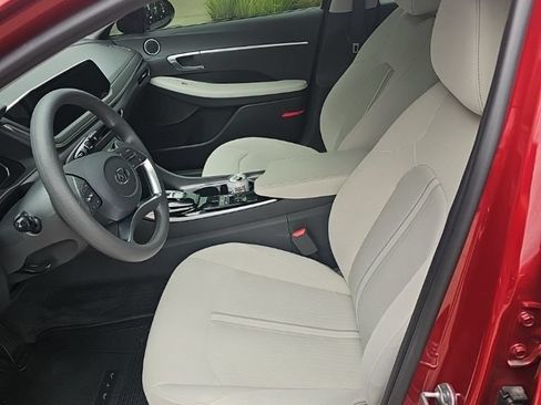 Used 2023 Hyundai Sonata SEL w/ Preferred Accessory Package FWD image 9