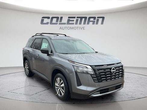 New 2026 Nissan Pathfinder SL image 3