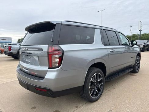 Used 2024 Chevrolet Suburban RST w/ Luxury Package AWD/4WD image 3