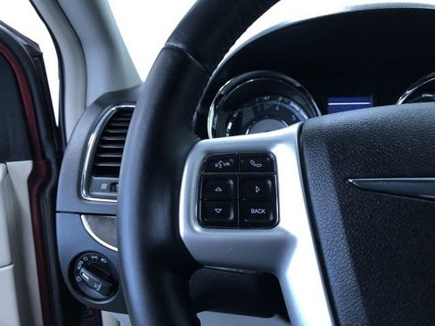 Used 2015 Chrysler Town & Country Touring FWD image 26