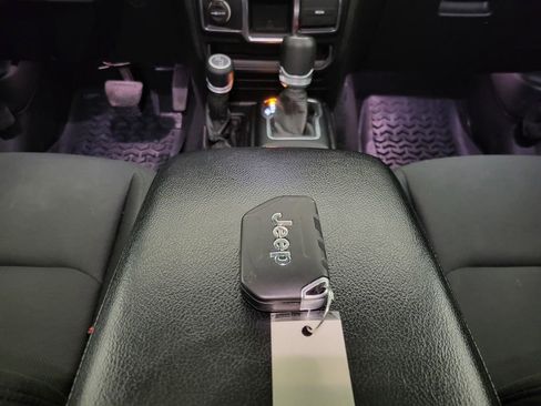 Used 2020 Jeep Gladiator Sport image 43