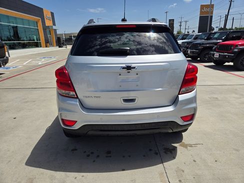 Used 2022 Chevrolet Trax LT w/ Driver Confidence Package AWD/4WD image 4