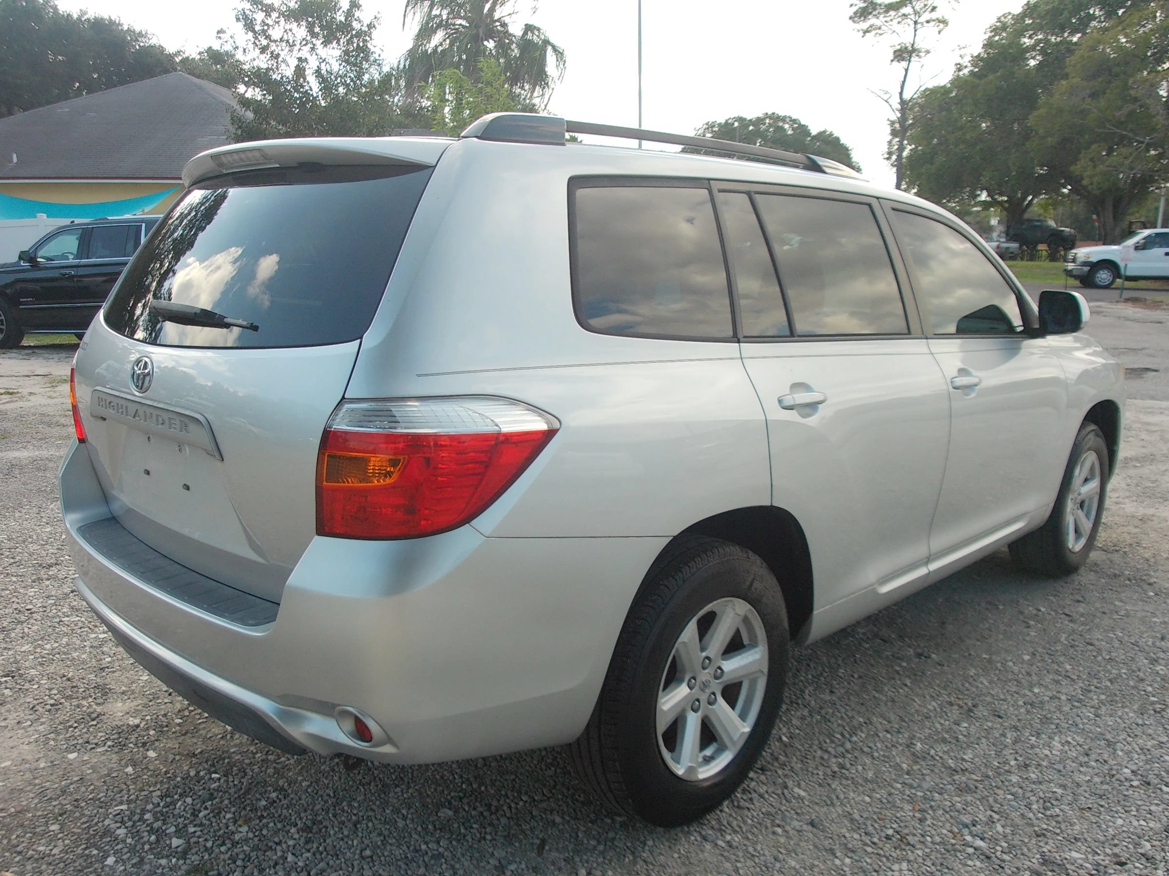 Used 2010 Toyota Highlander 2WD w/ 3rd Row Seat Pkg image 5