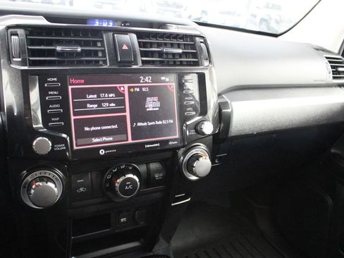 Used 2020 Toyota 4Runner TRD Off-Road AWD/4WD image 25