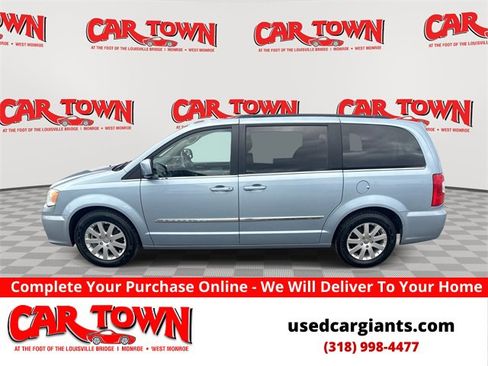 Used 2013 Chrysler Town & Country Touring image 1