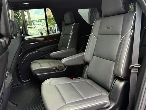 Used 2024 Cadillac Escalade Premium Luxury AWD/4WD image 17