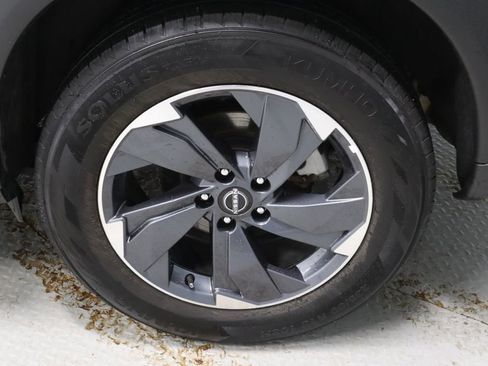Certified 2025 Nissan Rogue SV FWD image 18