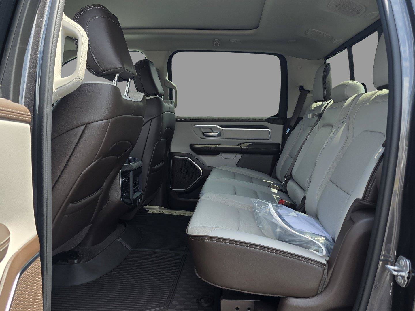 New 2027 RAM 1500 Laramie w/ Laramie Southwest Edition AWD/4WD image 30