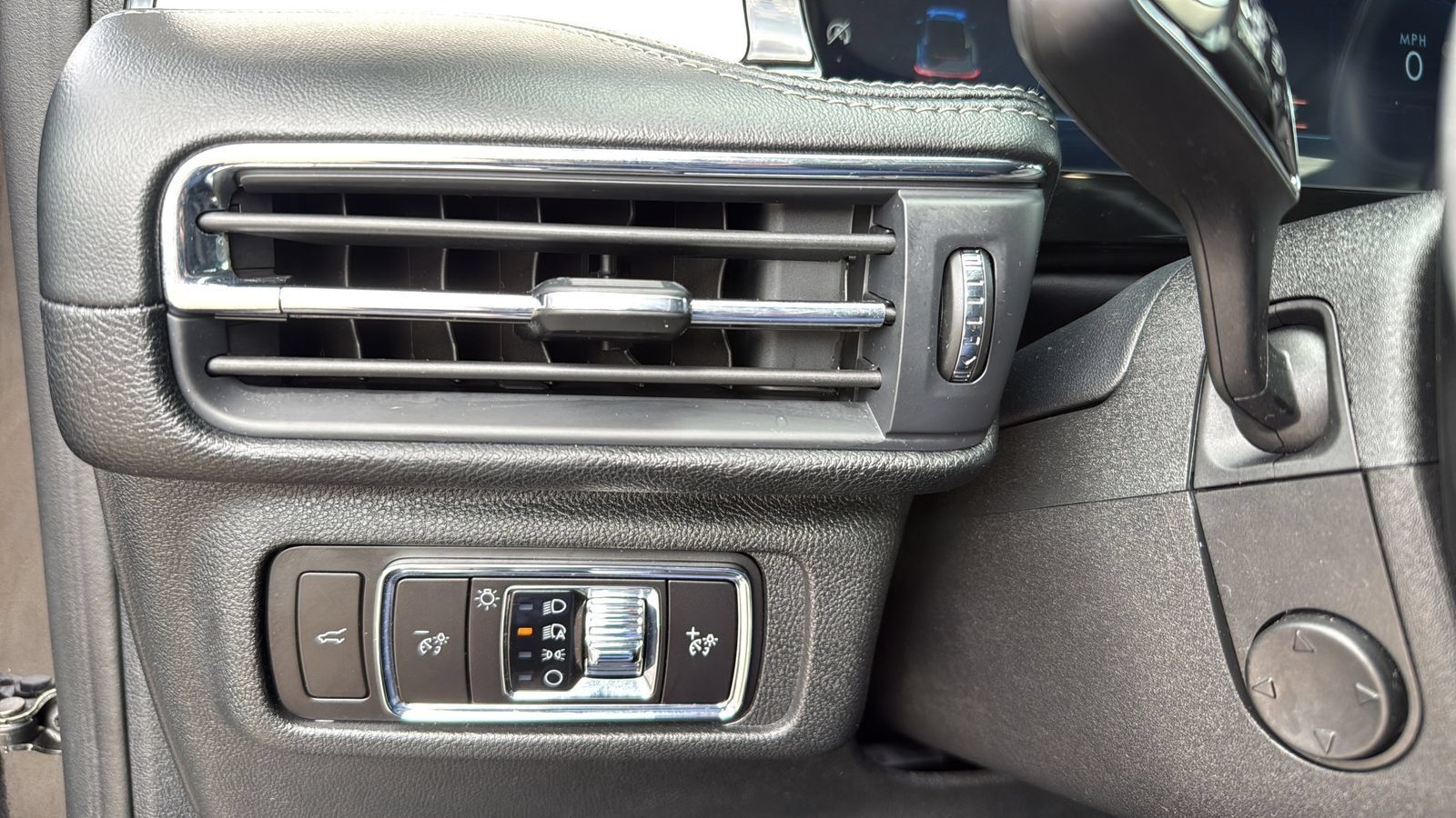 Used 2023 Lincoln Corsair FWD w/ Equipment Group 101A image 17