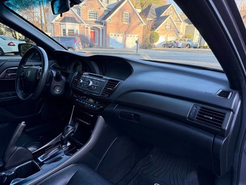 Used 2016 Honda Accord Sport image 30