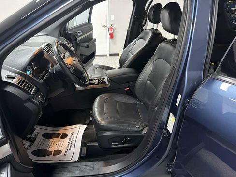 Used 2018 Ford Explorer XLT w/ Equipment Group 201A FWD image 11