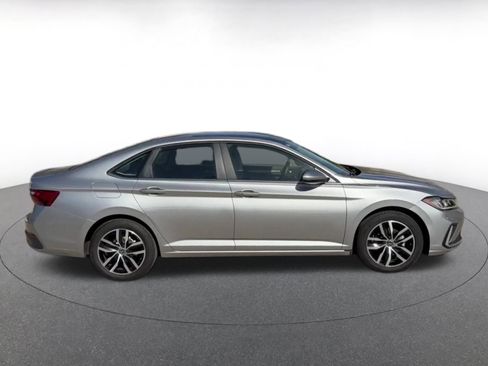 Used 2025 Volkswagen Jetta SE image 16