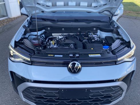 Certified 2025 Volkswagen Taos SE w/ Panoramic Sunroof Package image 14