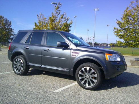 Used 2010 Land Rover LR2 HSE image 5