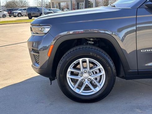 Used 2025 Jeep Grand Cherokee Laredo X image 10
