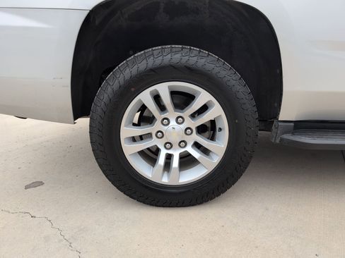 Used 2019 Chevrolet Tahoe LT image 12