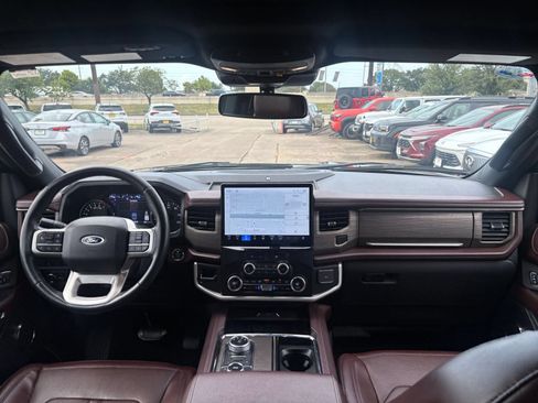 Used 2024 Ford Expedition Limited AWD/4WD image 38