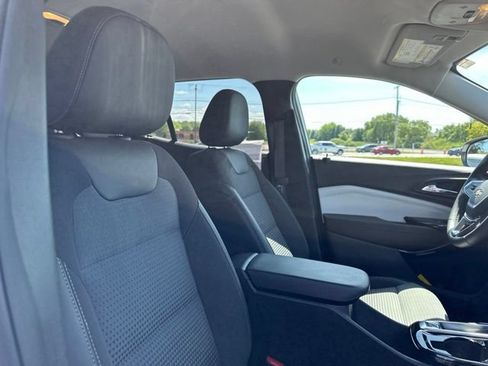 Used 2024 Chevrolet Trax LT w/ Driver Confidence Package FWD image 22