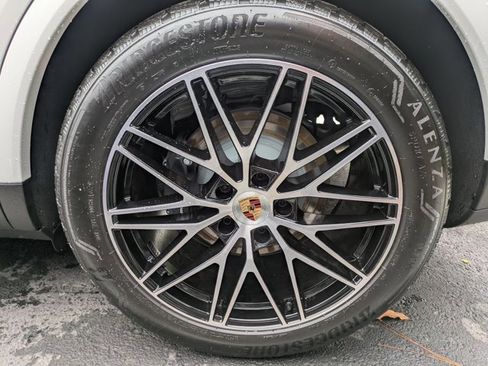 Certified 2025 Porsche Cayenne image 27