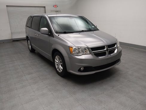Used 2020 Dodge Grand Caravan SE FWD image 13