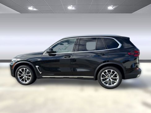Used 2026 BMW X5 sDrive40i w/ Premium Package image 2