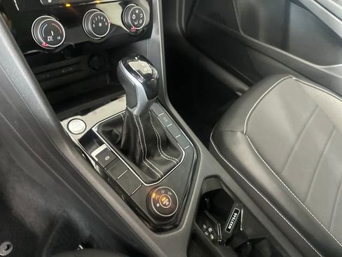 Used 2023 Volkswagen Taos SE w/ Panoramic Sunroof Package image 19